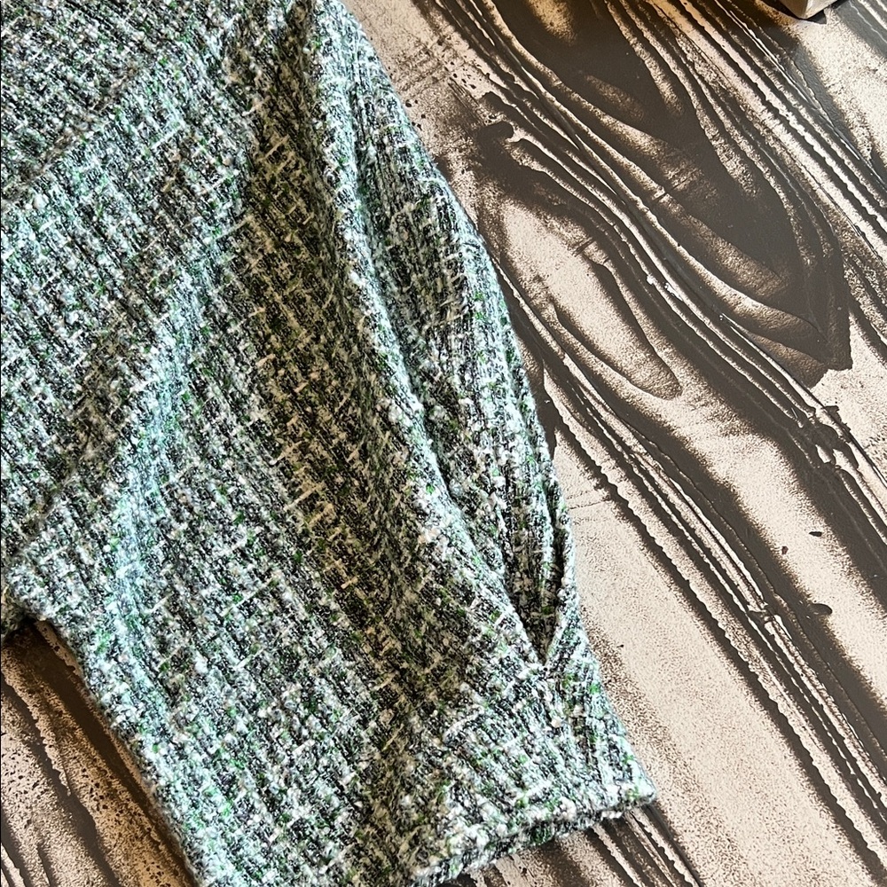 Ann Mashburn Green and White Textured Top - L - Picture 4 of 7